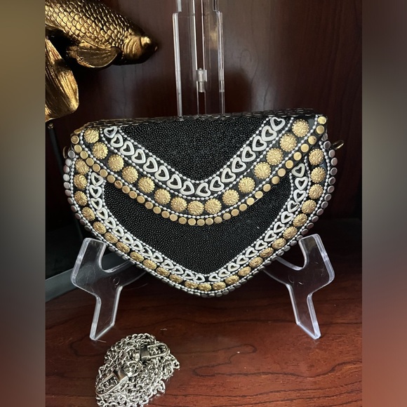 - RAMLA Handmade Heart Shaped Clutch/Crossbody Bag - Picture 1 of 6